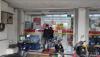 Estimasi Penghasilan Tukang Parkir Indomaret dan Alfamart, Sehari Bisa Rp3 juta. (FOTO: MNC Media)