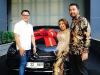 Kiky Saputri mendapatkan sebuah kado dari sang kekasih, yaitu sebuah mobil mewah Mercedes-Benz C-Class.