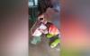 Viral Relawan Temukan Uang Segepok saat Banjir di Banyuwangi. (Foto: MNC Media)