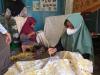 Keren! Warga Desa Mangkang Sulap Limbah Mangrove Jadi Pewarna Batik Alami. Foto: MNC Media.