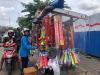 Berkah Tahun Baru, Pedagang Kembang Api Raup Cuan Rp2 Juta dalam Dua Jam. (Foto: Jonathan/MPI).
