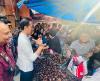 Blusukan ke Pasar Batuphat Timur Aceh, Jokowi Nawar Harga Salak. (Foto: Ist).