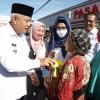 Gelar Operasi Pasar Jelang Ramadan, Pemkab Malang Jual Minyak Goreng Rp12.600. (Foto: Avirista/MNC Media)