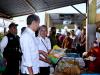 Cek Harga Beras, Jokowi Berbincang dengan Pedagang Pasar. (Foto: MNC Media)