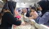 Dua Pekan Jelang Lebaran, Toko Emas Mulai Diserbu Emak-Emak. (Foto Cahyat Supriatna/MPI).