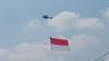 HUT ke-77 TNI AU, Helikopter Kibarkan Bendera Merah Putih di Langit Ibu Kota. (Foto: MNC Medoa)