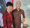 Lo Kheng Hong Ungkap Alasan Koleksi 120,84 Juta Saham NISP. (Foto: Lo Kheng Hong bersama Presiden Direktur NISP Parwati Surjaudaja)