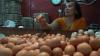 Harga Telur Masih Tinggi sejak Ramadan, Pedagang Keluhkan Penurunan Omzet. (Foto: Muhammad Farhan/MNC Media)