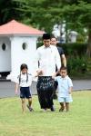 Lebaran Idul Adha Bareng Cucu, Jokowi Sapa dan Foto Warga di Yogya (Foto: BPMI Sekretariat Presiden)