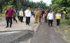 Presiden Jokowi meninjau jalan nasional Jalan Inpres Jalur Kerkap-Tanjung Agung Pali, di Kabupaten Bengkulu Utara, Bengkulu.  (Setkab)