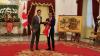 Jokowi Bertemu PM Kanada, Diberi Oleh-Oleh Jersey Timnas Basket. (Foto: Raka/MNC Media)