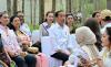 Jokowi Ajak Para Penggiat Seni Makan Durian di IKN. Foto: MNC Media.
