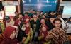 Kemenparekraf menyalurkan dana pengembangan usaha untuk Desa Wisata Kampung Majapahit Bejijong, Mojokerjo, Jawa Timur. (Foto: Kemenparekraf)