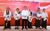 Jokowi Bagikan Bantuan Pangan Cadangan Beras Pemerintah di Nagekeo NTT. Foto: Dok BPMI Setpres