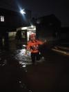 Ratusan Rumah di Tangsel Tergenang Banjir usai Diguyur Hujan Deras. (Foto: Hambali/MNC Media)