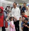Jokowi Unggah Momen Ajak Ethes dan La Lembah Naik MRT Jakarta