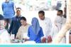 Bertemu Nasabah PNM Mekaar Bandung, Jokowi Beli Kalung untuk Iriana. (Foto: MNC Media)