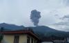 Gunung Marapi di Sumatera Barat  muntahkan awan abu setinggi 1.000 meter.