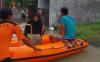 Petugas melakukan evakuasi korban banjir terutama lansia oleh tim SAR  gabungan di Kabupaten Grobogan.(istimewa)