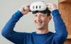 Mark Zuckerberg saat memakai headset Quest 3 (The Verge)