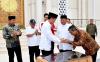 Presiden Jokowi meresmikan bangunan Masjid Agung Madaniyah Kabupaten Karanganyar (Setkab)