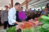 Jokowi Sebut Harga Bahan Pokok di Pasar Sebukit Rama Stabil. (Foto Setpres)
