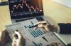 Target Harga Saham BUMI, ACES, JPFA, dan SIDO untuk Investasi Hari Ini (foto freepik)