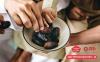 Kurma, Buah manis penuh vitamin dan manfaat yang kerap disajikan ketika berbuka puasa saat Ramadan.