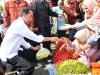 Kunjungi Pasar Muara Bungo Jambi, Jokowi Minta Direvitalisasi. (Foto: MNC Media)