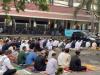 Warga Tasikmalaya Antusias Rayakan Idul Fitri, Gelar Salat Ied hingga ke Badan Jalan. (Foto: Danandaya/MNC Media)
