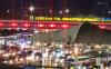 Volume kendaraan terus meningkat di Gerbang Tol Cikampek Utama, Sabtu, (13/4/2024). (Ravie Wardhani/MPI)