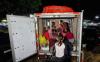 Keluarga Maskuri diangkut di mobil box saat mudik dan arus balik lebaran 2024 (Suparjo Ramalan/MPI)