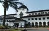 Pemprov Jabar Terapkan WFH, Gedung Sate Tampak Sepi Hari Ini (FOTO:MNC Media)