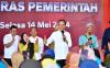 Presiden Jokowi membagikan 1.000 paket sembako, di Kabupaten Kolaka Utara, Sulawesi Tenggara (Muh Rusli/MPI)