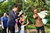 Jokowi dan Iriana Ajak Jan Ethes Keliling TMII untuk Belajar Keberagaman Indonesia. (Foto: MNC Media)