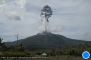 Gunung Lewotobi Laki-Laki Erupsi, Luncurkan Abu Vulkanik 1.000 Meter. (Foto: MNC Media)