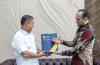 Masuki Masa Pensiun, ASABRI Serahkan Manfaat Hari Tua ke Letjen TNI (Purn) Bambang Ismawan (FOTO:Dok ASABRI)