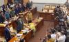 Menhan Prabowo Subianto memberikan salam perpisahan saat rapat kerja terakhir bersama Komisi I DPR RI. (Achmad Al Fiqri/MPI)