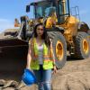 Cerita Amanda Duong, Wanita yang Bekerja Menjadi Operator Alat Berat. (Foto: Instagram/Amanda Duong)