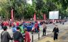 Suporter Timnas Indonesia mulai memadati di sekitar Stadion Utama Gelora Bung Karno. Bahkan mereka mulai antre untuk bisa masuk ke dalam stadion. (MNC Media)