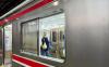 Kaca jendela Commuter Line relasi Manggarai-Bogor, pecah akibat dilempar batu oleh orang tak dikenal (OTK).