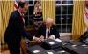 Trump Tanda Tangani Perintah Eksekutif Agar AS keluar dari WHO. (Foto: Getty Image/BBC)