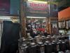 Dunia Kopi Pasar Santa sukses berkat KUR BRI. Dengan pinjaman modal, bisnis kopi Suradi berkembang pesat hingga ekspor ke luar negeri. (foto: Ibnu/IDXChannel).