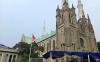 Gereja Katedral Jakarta membunyikan lonceng gereja untuk mengiringi proses pemakaman Pemimpin Umat Katolik Dunia, Paus Fransiskus.