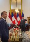 Presiden Macron Terkesima Lihat Lukisan Soekarno di Istana (FOTO:Dok Riyan)
