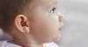 5 Rekomendasi Anting Emas untuk Bayi yang Aman dan Nyaman. (Foto: Scary Mommy)  