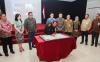 Kepala Kantor Wilayah DJBC melakukan penandatanganan sebagai simbol implementasi digitalisasi jaminan kepabeanan melalui sistem CEISA 4.0. (Foto: KPU BC Tipe A)