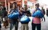 BRI melalui aktivitas BRI Peduli menjalankan Program “Berbagi Bahagia Bersama BRI” dengan menyalurkan bantuan 1.000 paket sembako bagi umat Buddha. (Foto: Ist)