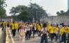 Massa Mahasiswa Tembus Blokade Polisi dengan Longmarch