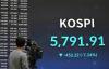 KOSPI Korsel Jatuh Hampir 9 Persen, Saham Chip SK Hynix dan Samsung Tumbang. (Foto: Getty Images)
